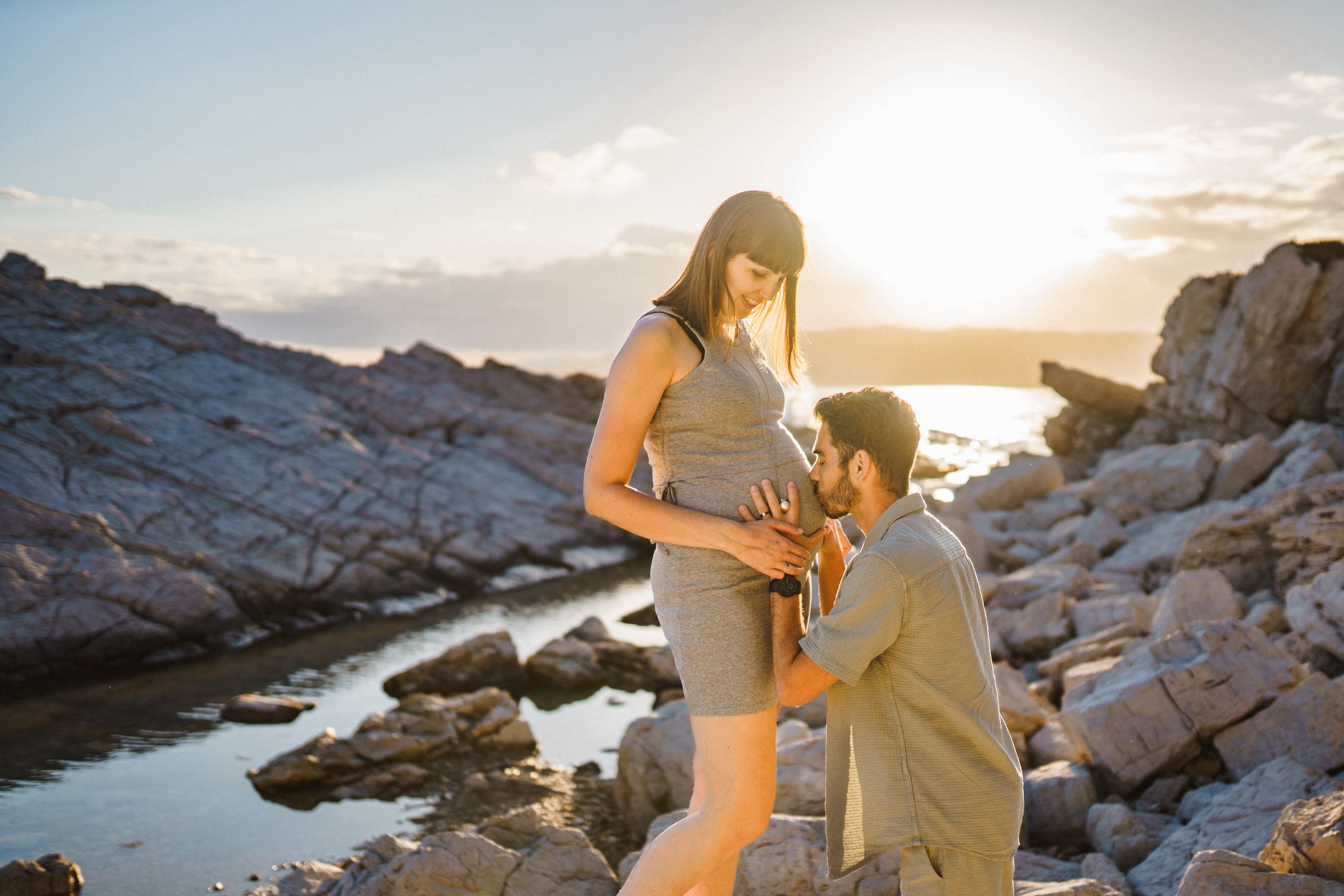 grossesse couple coucher du soleil